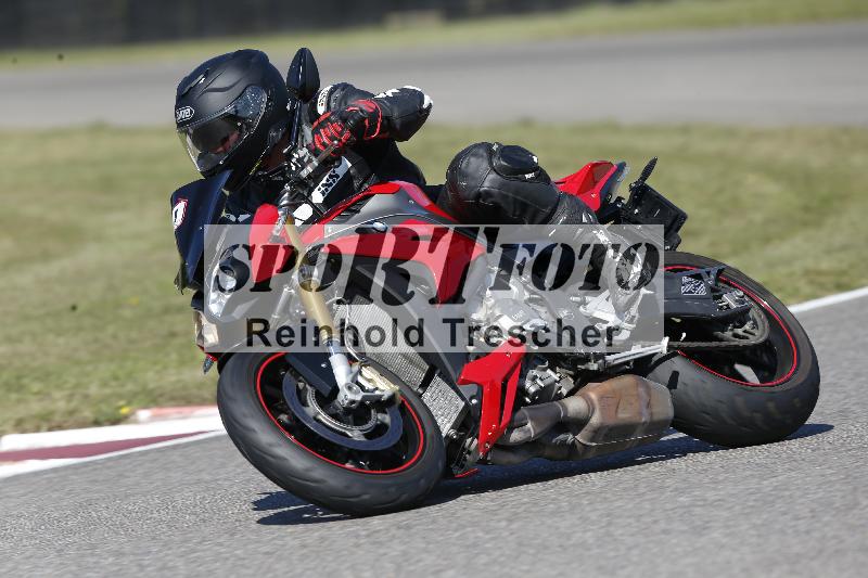 /Archiv-2025/49 26.08.2025 Cornu Master School ADR/gruen-vert/0-1